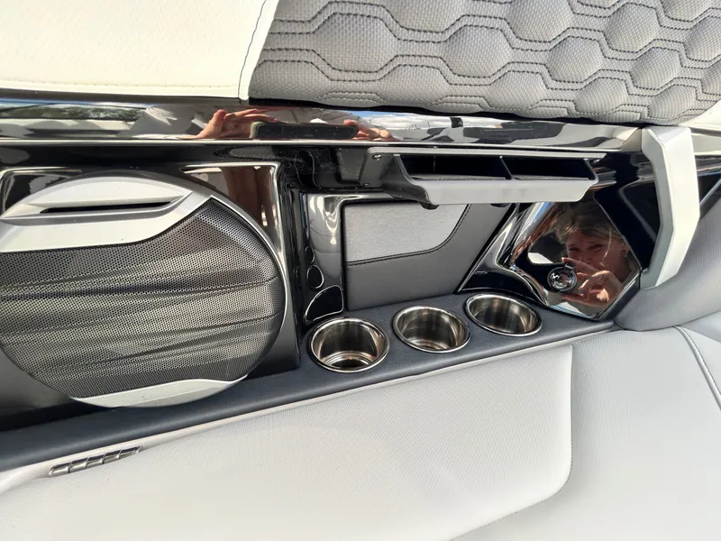 Slide: The Image of MasterCraft XT22 T 2026 - 36