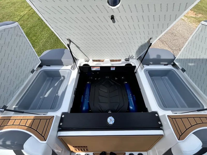 Slide: The Image of MasterCraft XT22 T 2026 - 41