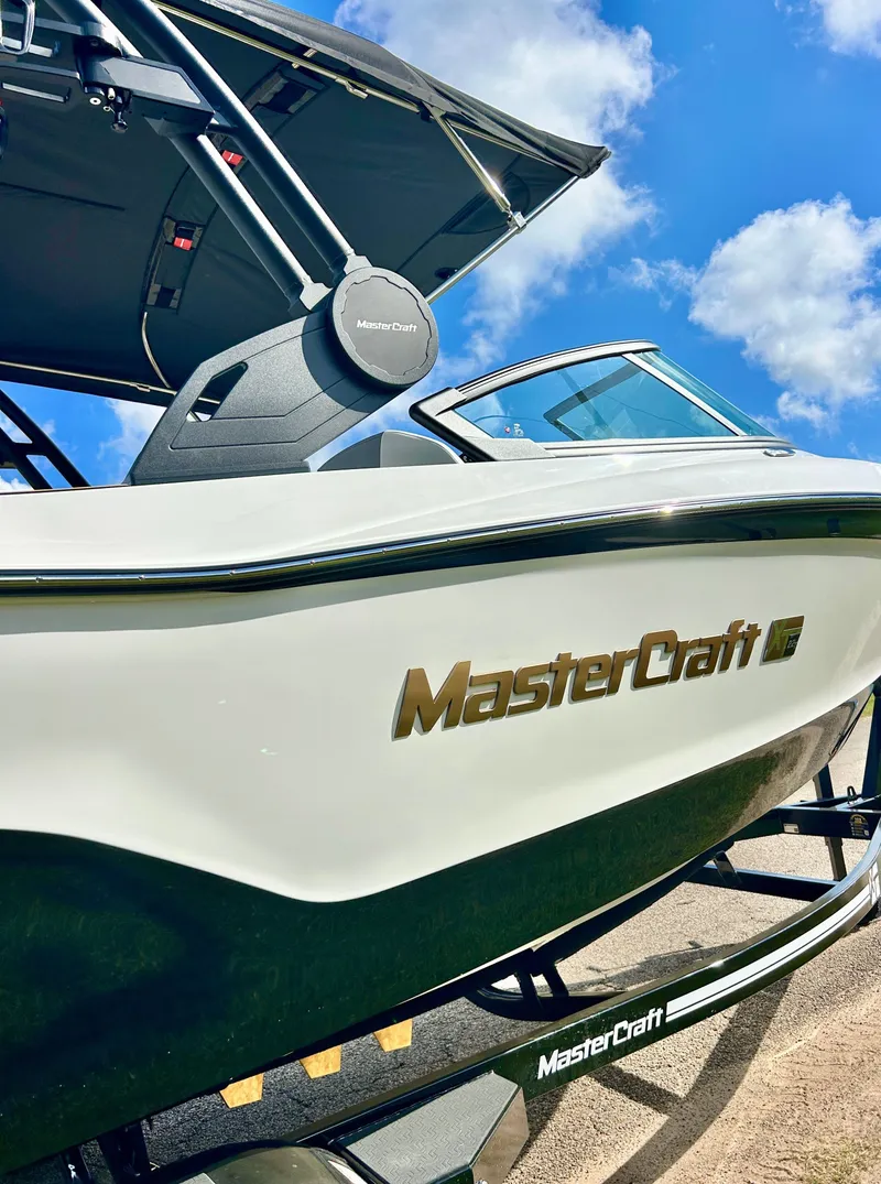 Slide: The Image of MasterCraft XT22 T 2026 - 5