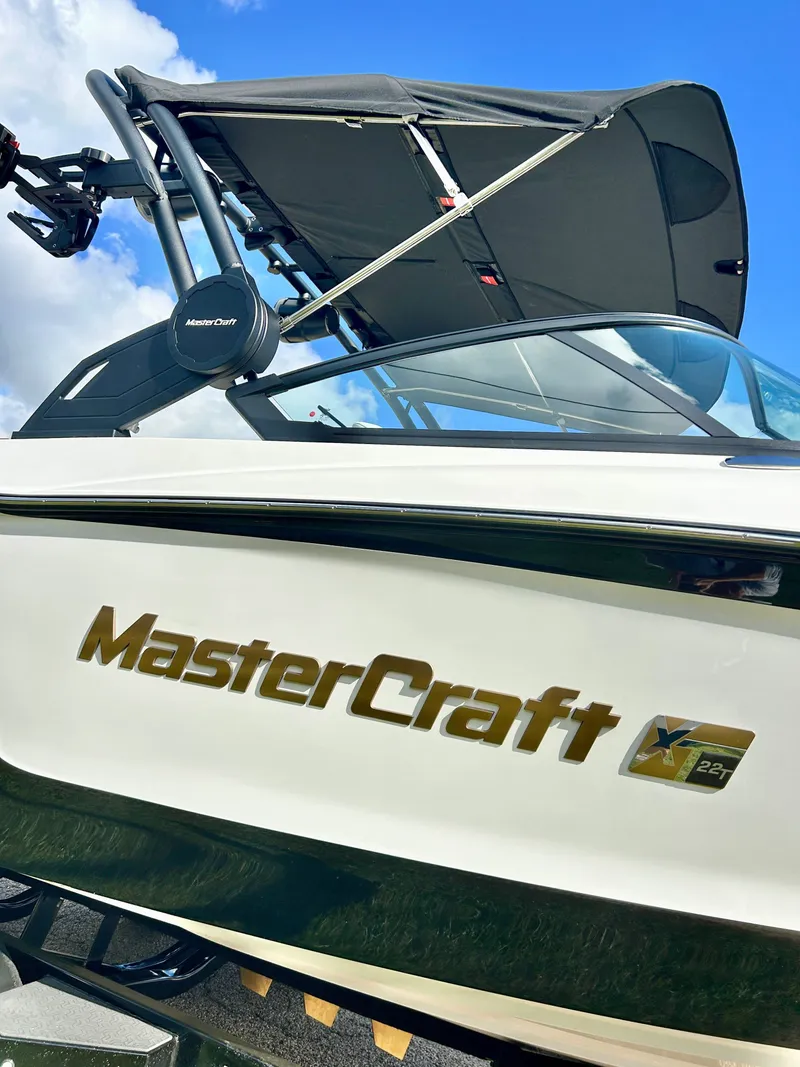 Slide: The Image of MasterCraft XT22 T 2026 - 6
