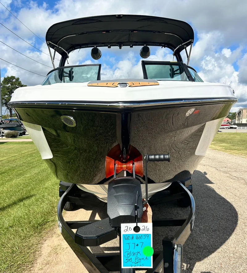 Slide: The Image of MasterCraft XT22 T 2026 - 8