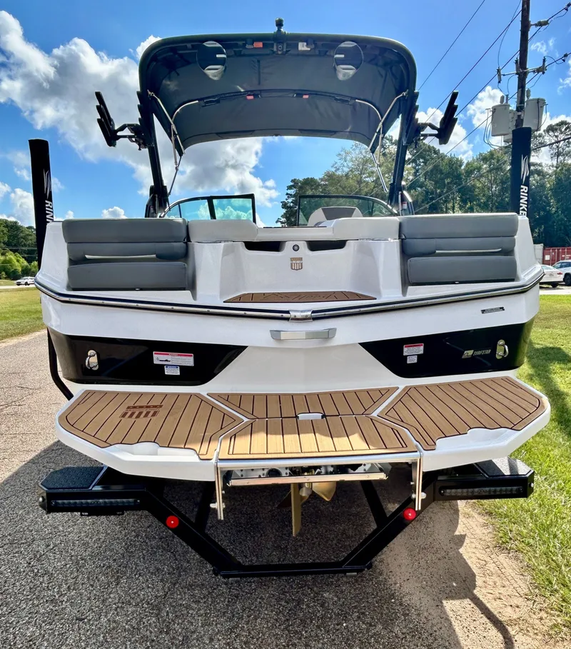 Slide: The Image of MasterCraft XT22 T 2026 - 9