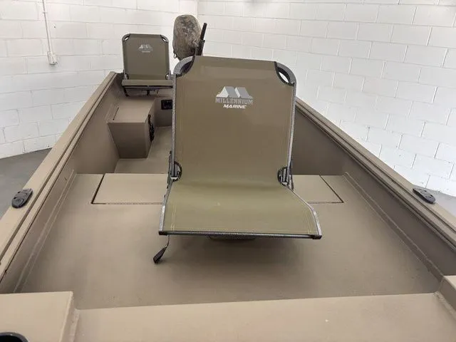 Slide: The Image of Spare tire on trailer of Thor Boats 1754 Timber Hammer Elite 2026. - 10