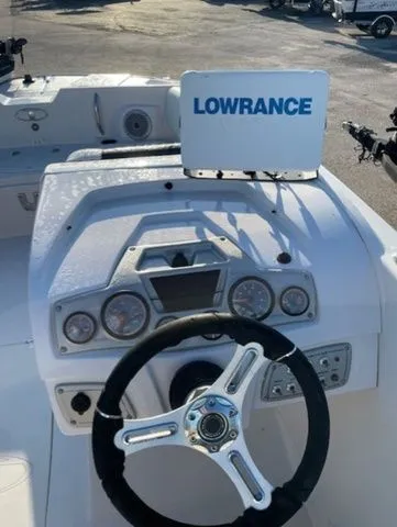 Slide: The Image of Tahoe 2150 Outboard 2016 - 10