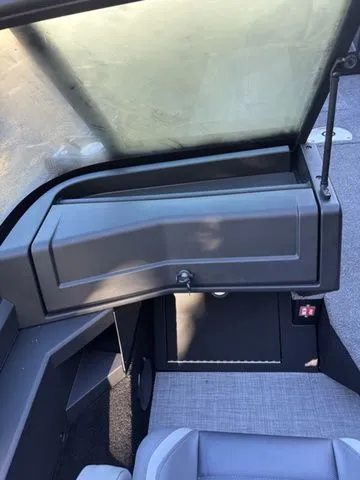 Slide: The Image of Alumacraft Competitor 185X Sport 2026 - 10