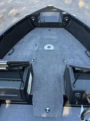 Slide: The Image of Alumacraft Competitor 185X Sport 2026 - 13