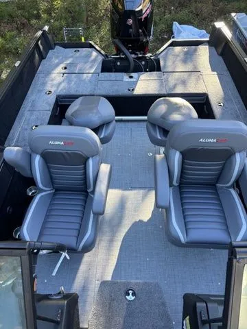 Slide: The Image of Alumacraft Competitor 185X Sport 2026 - 7