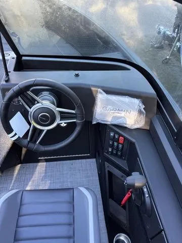 Slide: The Image of Alumacraft Competitor 185X Sport 2026 - 9