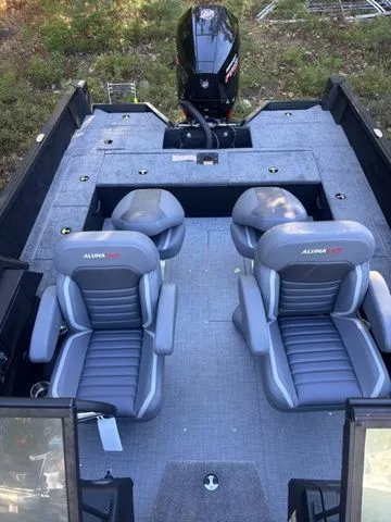 Slide: The Image of Alumacraft Competitor 185X Sport 2026 - 7