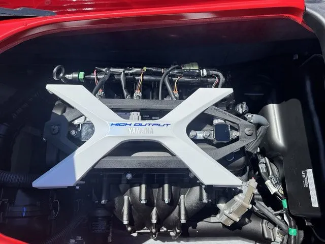 Slide: The Image of Yamaha FX Cruiser HO 2026 - 16