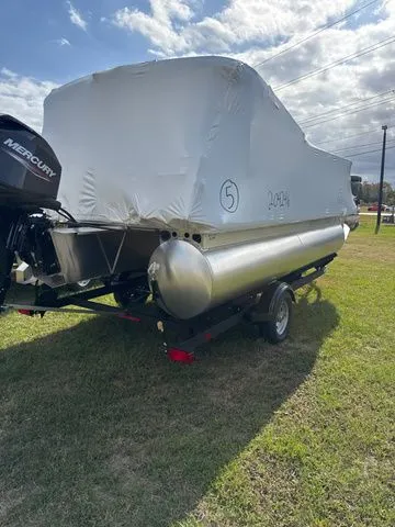 Slide: The Image of Sun Tracker Party Barge 16 2026 - 4