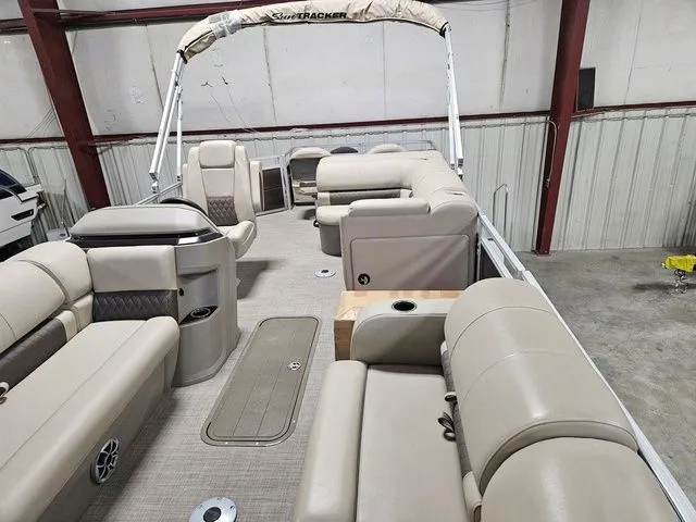 Slide: The Image of Sun Tracker SPORT FISH 22XP3 2025 - 3