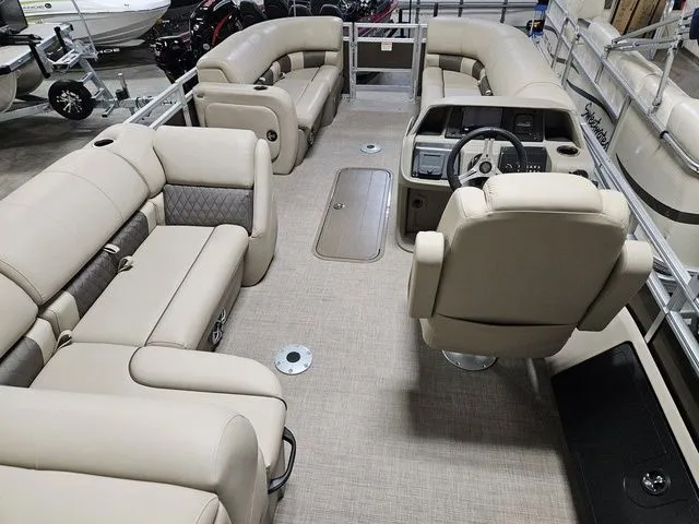 Slide: The Image of Sun Tracker SPORT FISH 22XP3 2025 - 4