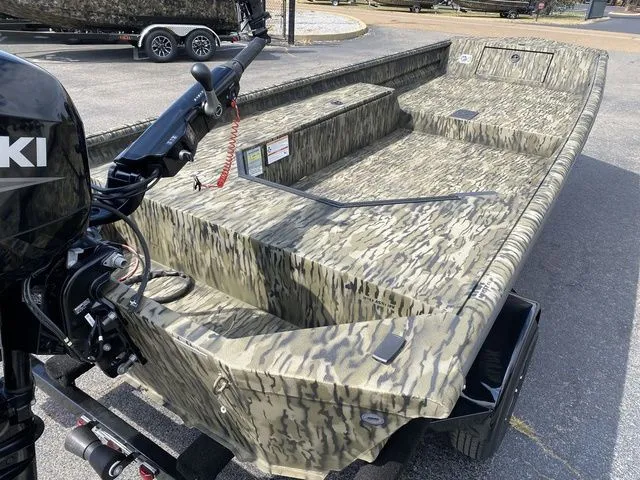 Slide: The Image of SeaArk DXS 1652 DKLD 2025 - 6