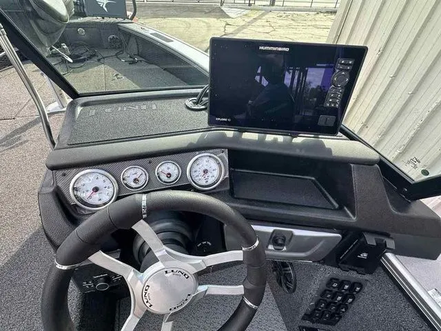 Slide: The Image of Lund 2075 Pro-V Sport 2025 - 12