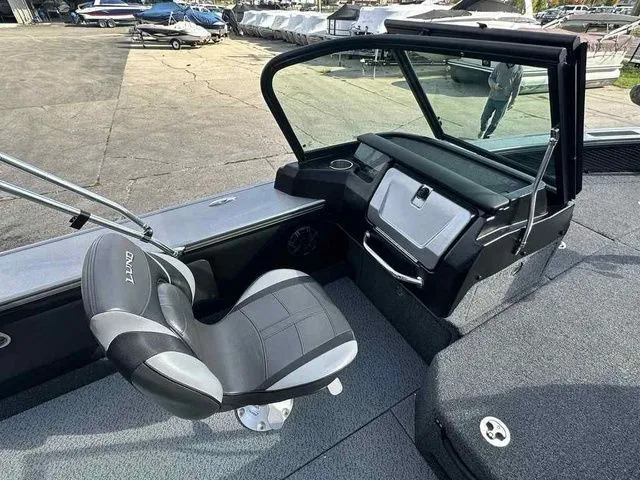 Slide: The Image of Lund 2075 Pro-V Sport 2025 - 13