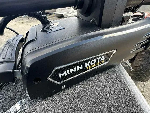 Slide: The Image of Lund 2075 Pro-V Sport 2025 - 6