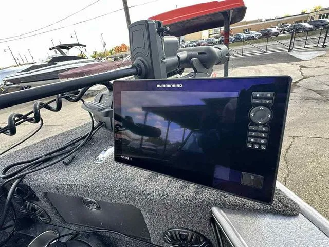 Slide: The Image of Lund 2075 Pro-V Sport 2025 - 7