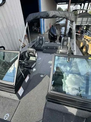 Slide: The Image of Lund 2075 Pro-V Sport 2025 - 9