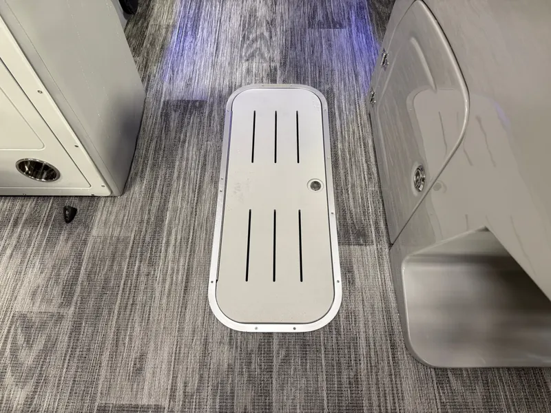 Slide: The Image of Bentley Pontoons Legacy 223 Navigator Quad Lounge Tritoon & Honda 4-Stroke EFI 2026 - 30