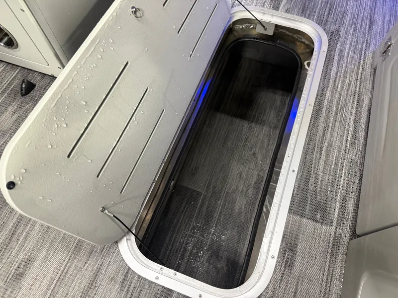 Slide: The Image of Bentley Pontoons Legacy 223 Navigator Quad Lounge Tritoon & Honda 4-Stroke EFI 2026 - 31