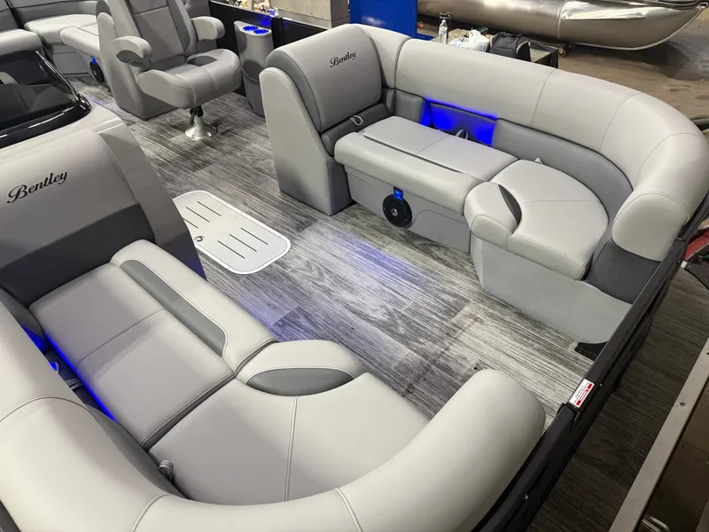 Slide: The Image of Bentley Pontoons Legacy 223 Navigator Quad Lounge Tritoon & Honda 4-Stroke EFI 2026 - 36