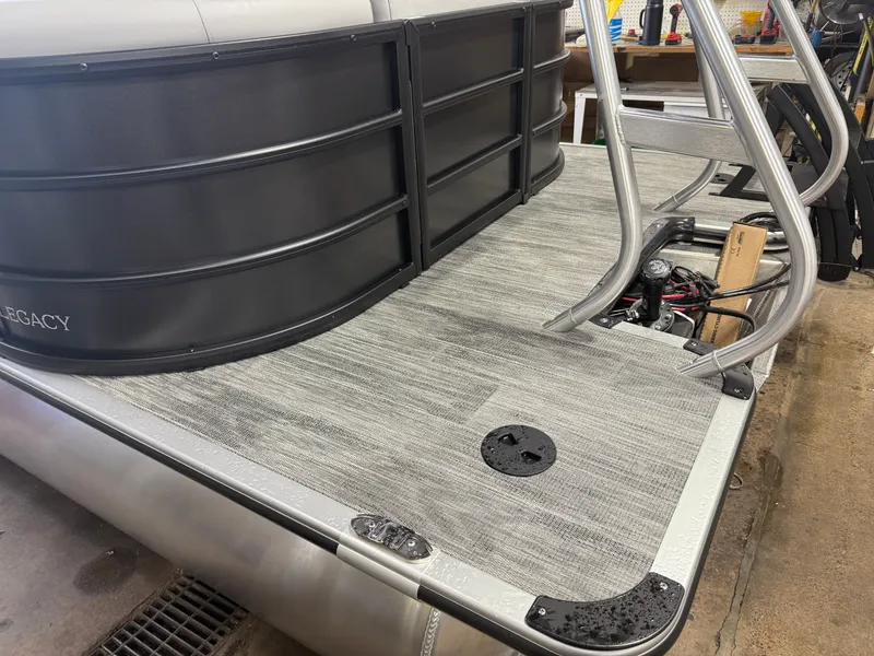 Slide: The Image of Bentley Pontoons Legacy 223 Navigator Quad Lounge Tritoon & Honda 4-Stroke EFI 2026 - 41