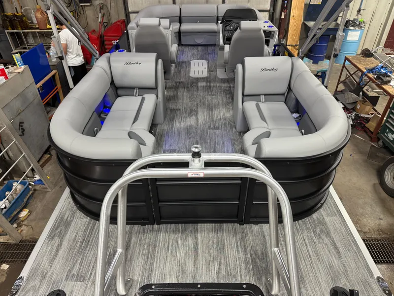 Slide: The Image of Bentley Pontoons Legacy 223 Navigator Quad Lounge Tritoon & Honda 4-Stroke EFI 2026 - 6