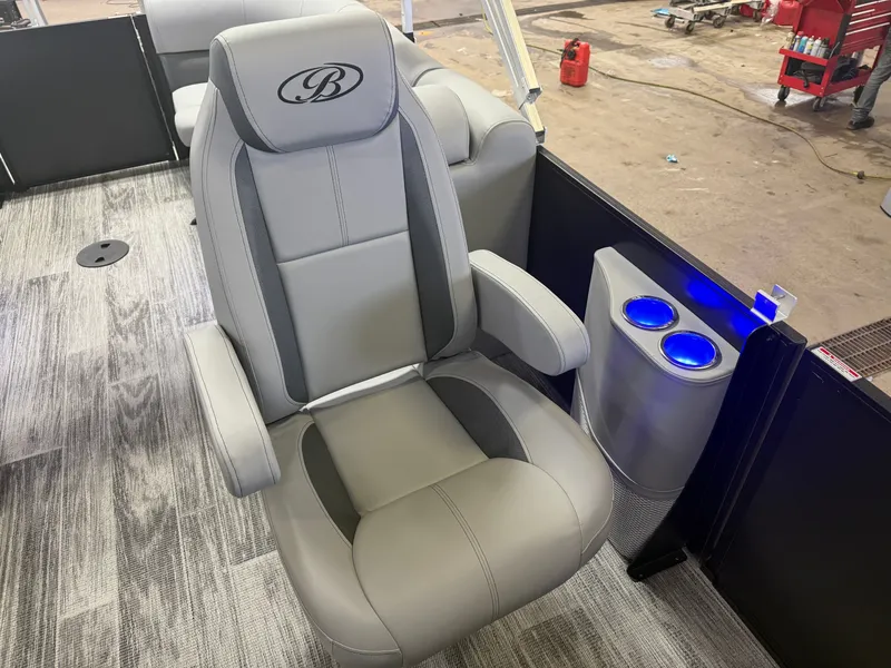 Slide: The Image of Bentley Pontoons Legacy 220 Navigator DL Quad Lounge 2026 - 10