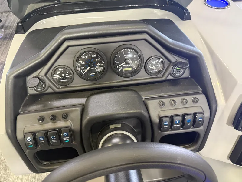 Slide: The Image of Bentley Pontoons Legacy 220 Navigator DL Quad Lounge 2026 - 14