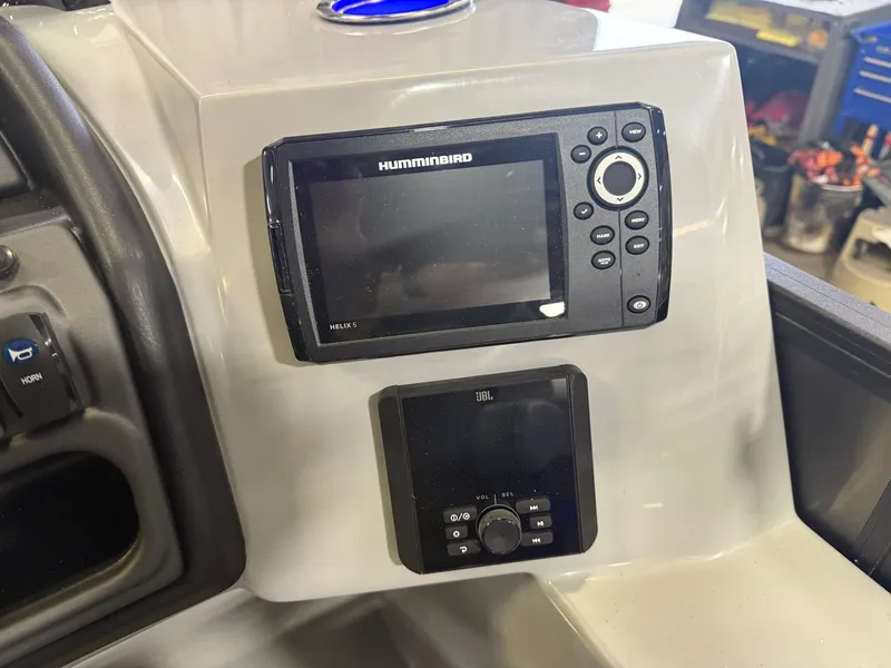 Slide: The Image of Bentley Pontoons Legacy 220 Navigator DL Quad Lounge 2026 - 15