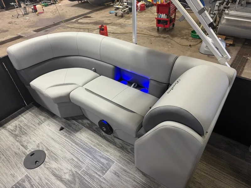 Slide: The Image of Bentley Pontoons Legacy 220 Navigator DL Quad Lounge 2026 - 17