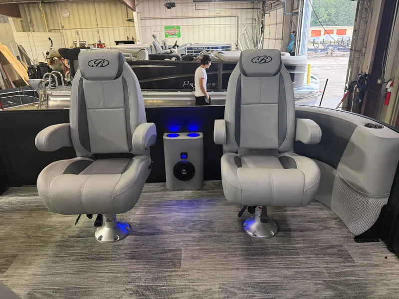 Slide: The Image of Bentley Pontoons Legacy 220 Navigator DL Quad Lounge 2026 - 21