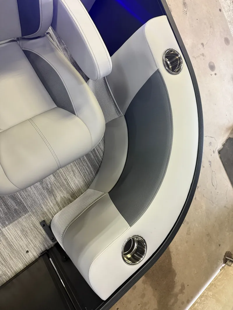 Slide: The Image of Bentley Pontoons Legacy 220 Navigator DL Quad Lounge 2026 - 23