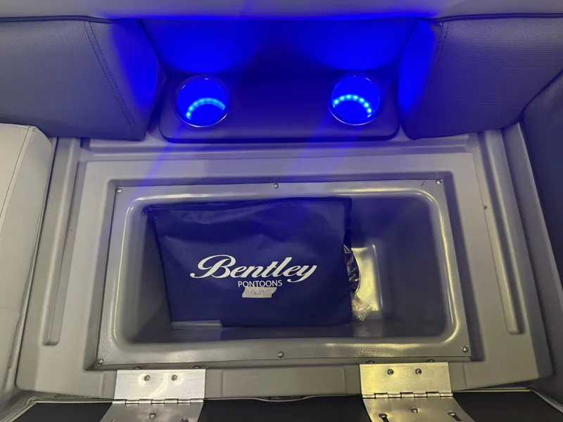 Slide: The Image of Bentley Pontoons Legacy 220 Navigator DL Quad Lounge 2026 - 24