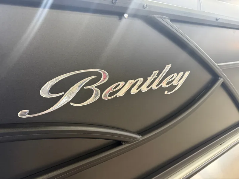 Slide: The Image of Bentley Pontoons Legacy 220 Navigator DL Quad Lounge 2026 - 37