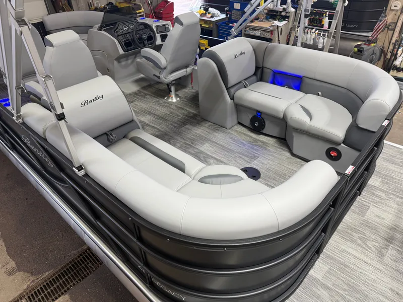 Slide: The Image of Bentley Pontoons Legacy 220 Navigator DL Quad Lounge 2026 - 4