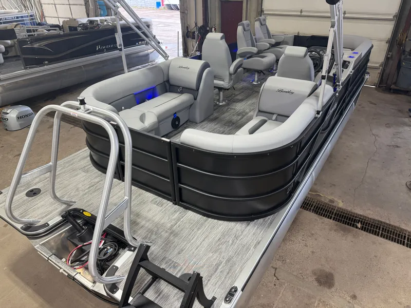 Slide: The Image of Bentley Pontoons Legacy 220 Navigator DL Quad Lounge 2026 - 44