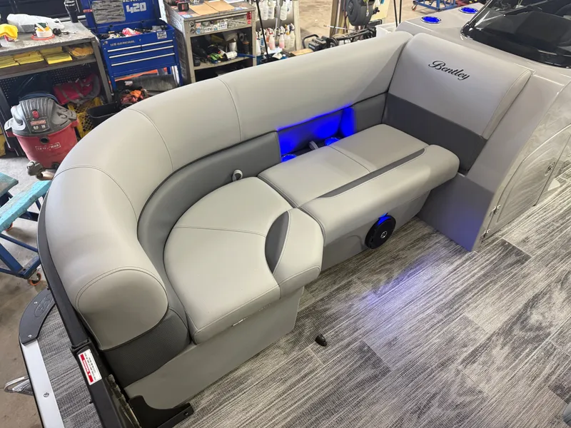 Slide: The Image of Bentley Pontoons Legacy 220 Navigator DL Quad Lounge 2026 - 8