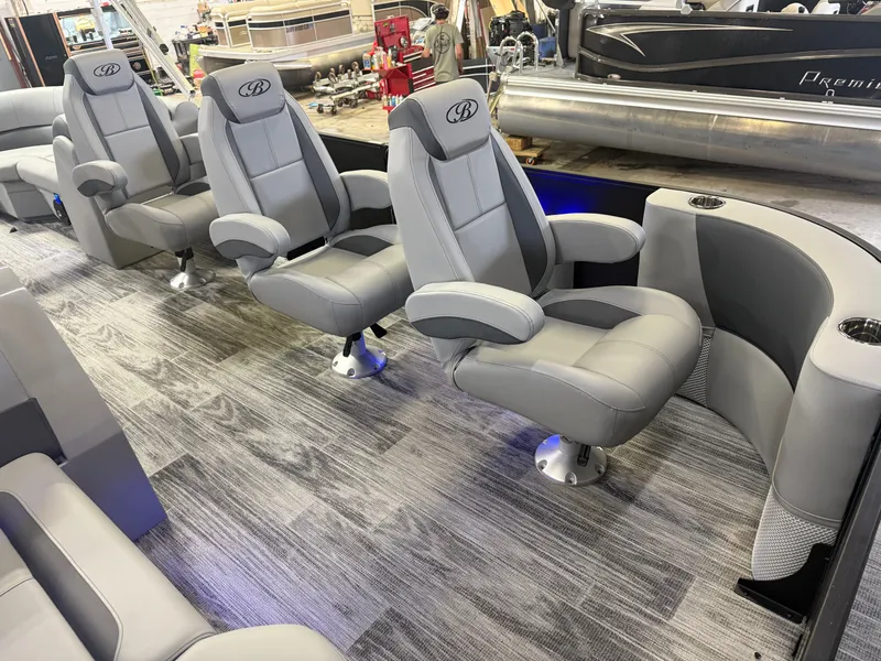 Slide: The Image of Bentley Pontoons Legacy 220 Navigator DL Quad Lounge 2026 - 9