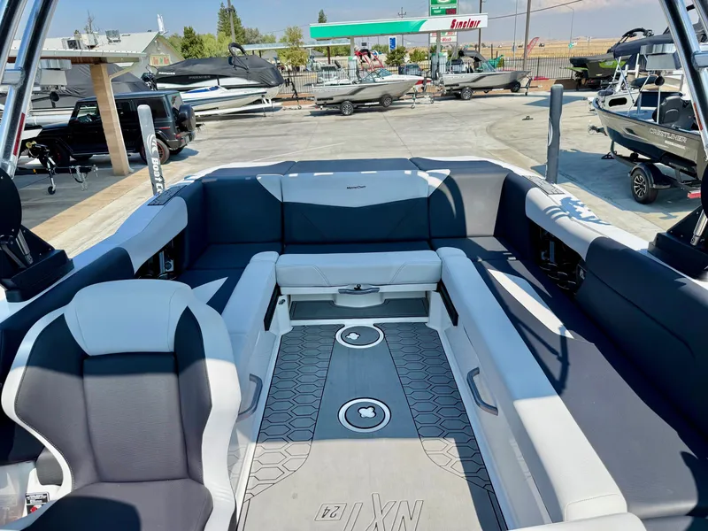 Slide: The Image of MasterCraft NXT24 2021 - 10