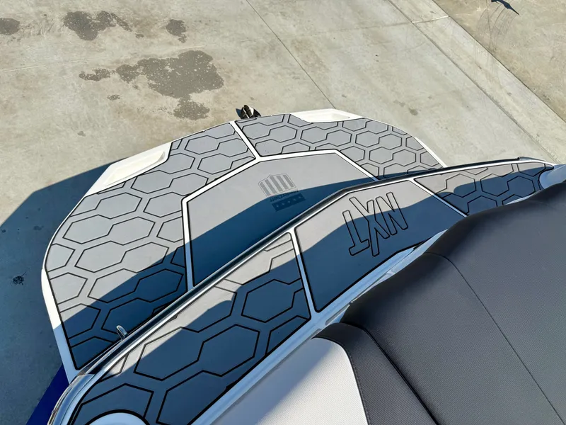 Slide: The Image of MasterCraft NXT24 2021 - 18