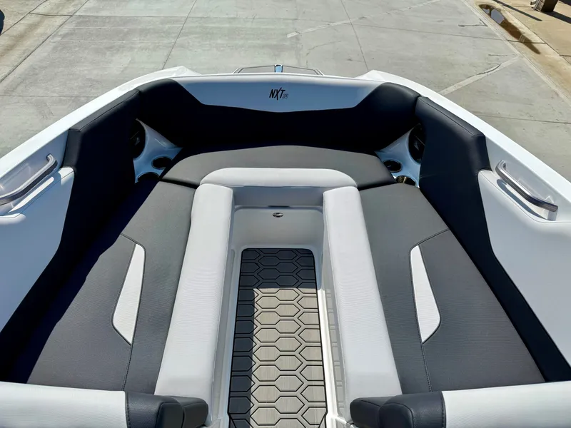 Slide: The Image of MasterCraft NXT24 2021 - 9