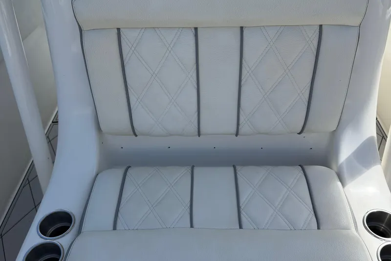 Slide: The Image of White leather boat seat with diamond stitching, Marlago 35, 2005 model. - 39