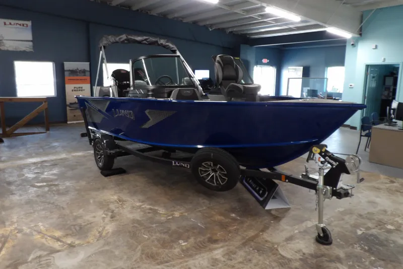 Slide: The Image of Lund 1775 Adventure Sport 2026 - 12