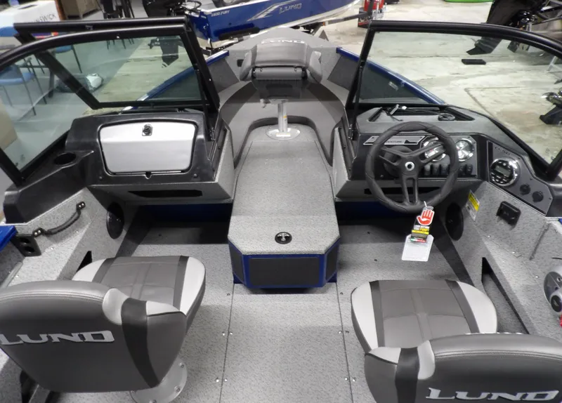 Slide: The Image of Lund 1775 Adventure Sport 2026 - 15