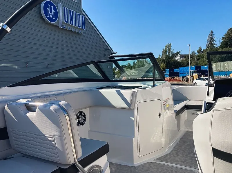 Slide: The Image of Sea Ray SPX 210 2022 - 11