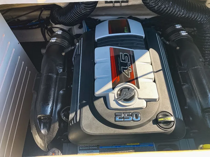 Slide: The Image of Sea Ray SPX 210 2022 - 13