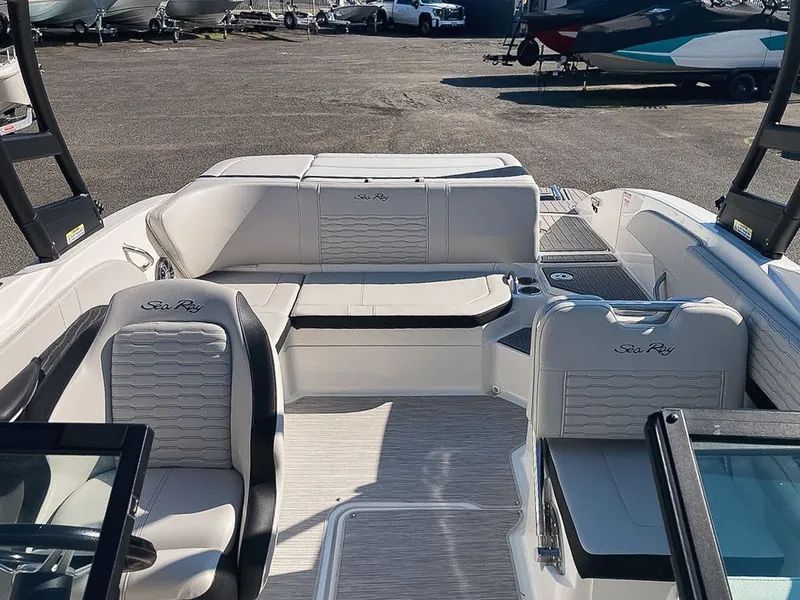 Slide: The Image of Sea Ray SPX 210 2022 - 5