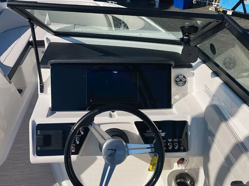 Slide: The Image of Sea Ray SPX 210 2022 - 8